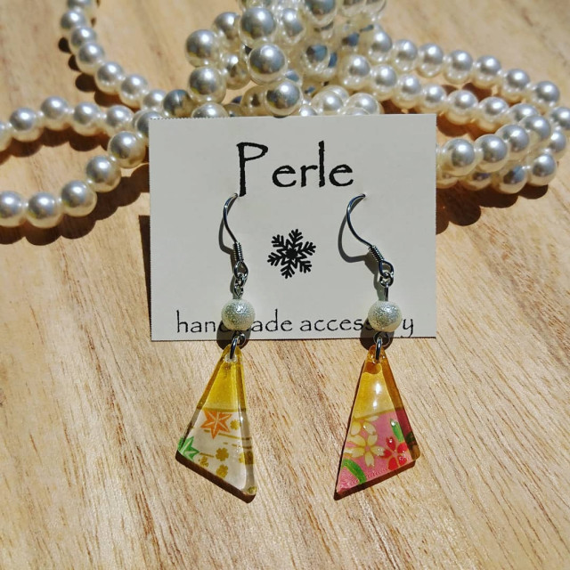 和風ピアス(黄色) by Perle～雑貨百般・本当に売ってる架空のお店 架空 