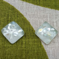 ガラスタイルのシェルピアス（白色） / Perle