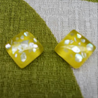 ガラスタイルのシェルピアス（黄色） / Perle